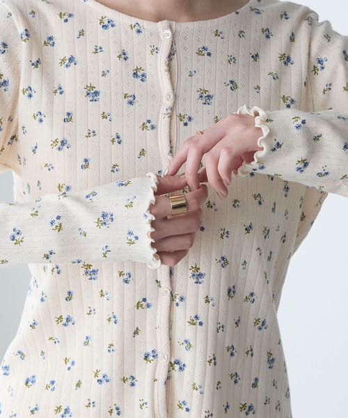 forksy.（フォルクシー）の「【forksy.】小花柄 メローキャミ＆カーディガン セット（アンサンブル・レディース・アイボリー/ブラック/オフホワイト・FREE）」の7枚目の写真