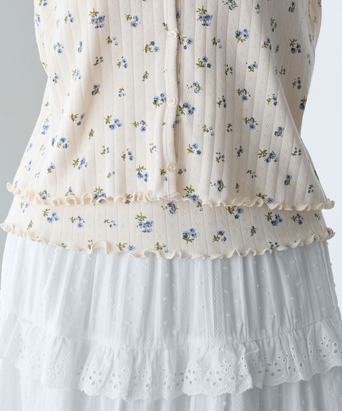 forksy.（フォルクシー）の「【forksy.】小花柄 メローキャミ＆カーディガン セット（アンサンブル・レディース・アイボリー/ブラック/オフホワイト・FREE）」の8枚目の写真