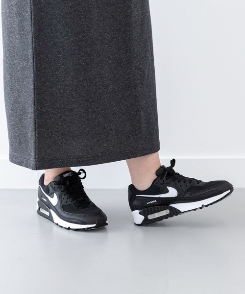 NIKE(ナイキ)の「NIKE ウィメンズエアマックス90(スニーカー・レディース・ブラック・23/23.5/24)」の2枚目の写真