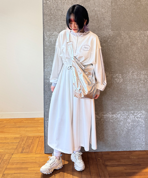 Mi-je(ミジェ)の「トラックワンピース【韓国ファッション】(ワンピース・レディース・ネイビー/オフホワイト・M/S)」の18枚目の写真