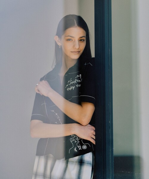 B:MING by BEAMS（ビーミングバイビームス）の「ブロック 刺繍 シャツ（シャツ/ブラウス・レディース・ホワイト系その他5/ブラック・ONE SIZE）」の16枚目の写真