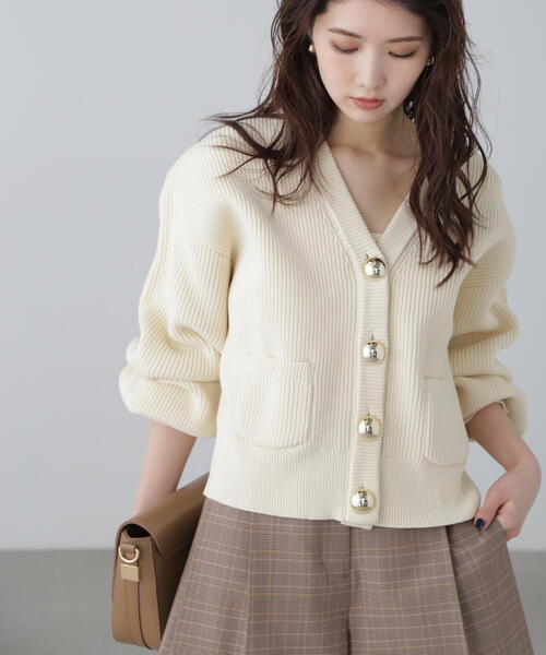 FREE'S MART（フリーズマート）の「◆ゴールドアクセントボタンＶネックカーディガン（カーディガン/ボレロ・レディース・ブラック/ピンク/ホワイト・FREE）」の22枚目の写真