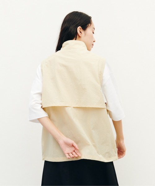 KELTY（ケルティ）の「パッカブル コンパクト ベスト（ベスト・レディース・ブルー/ブラック/カーキ/アイボリー・XL/S/L/M）」の8枚目の写真