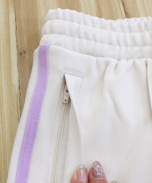 NERDY(ノルディ)の「NERDY バイカラーメンズトラックパンツ NY BICOLOR MEN'S TRACK PANTS(スウェットパンツ・メンズ・クリーム・M/L)」の5枚目の写真