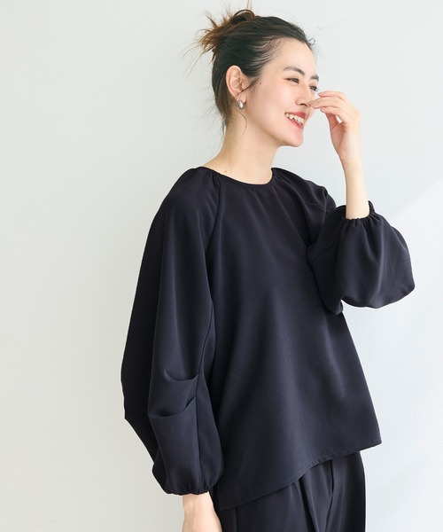 新品・未使用タグつき ダブルサテンボリュームスリーブブラウス 新品・未使用タグつき ダブルサテンボリュームスリーブブラウス