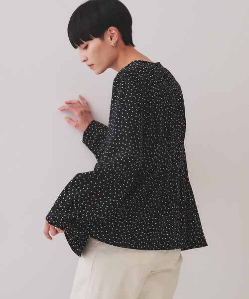 OPAQUE.CLIP（オペークドットクリップ）の「ドットプリントタックブラウス【洗濯機洗い可】（シャツ/ブラウス・レディース・ブラック系/ネイビー系/ホワイト系3・40/38）」の3枚目の写真