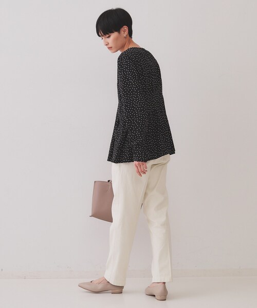 OPAQUE.CLIP（オペークドットクリップ）の「ドットプリントタックブラウス【洗濯機洗い可】（シャツ/ブラウス・レディース・ブラック系/ネイビー系/ホワイト系3・40/38）」の15枚目の写真