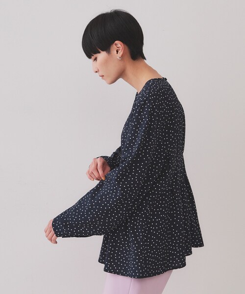 OPAQUE.CLIP（オペークドットクリップ）の「ドットプリントタックブラウス【洗濯機洗い可】（シャツ/ブラウス・レディース・ブラック系/ネイビー系/ホワイト系3・40/38）」の8枚目の写真