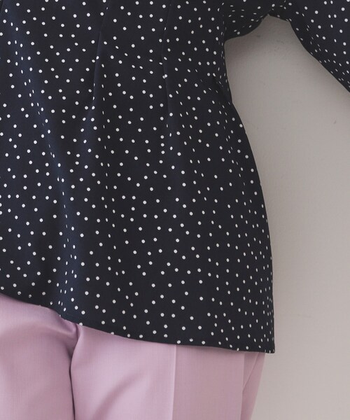 OPAQUE.CLIP（オペークドットクリップ）の「ドットプリントタックブラウス【洗濯機洗い可】（シャツ/ブラウス・レディース・ブラック系/ネイビー系/ホワイト系3・40/38）」の22枚目の写真