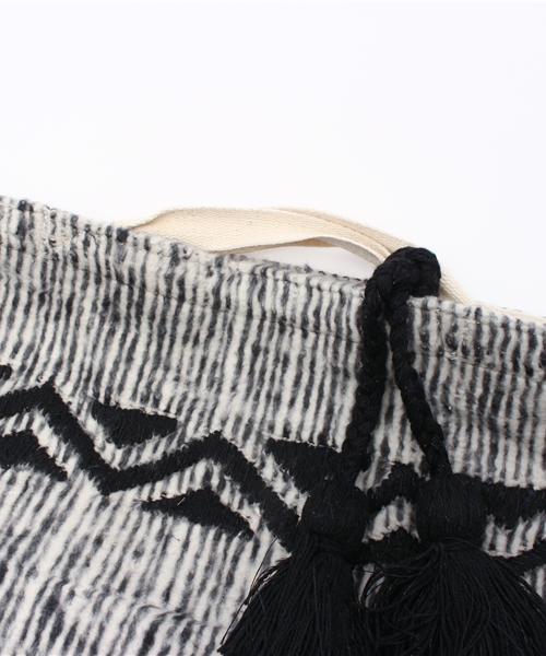 CAPRICIEUX LE'MAGE（カプリシューレマージュ）の「ジャガード2WAYクラッチバッグ（ショルダーバッグ・レディース・その他/グレー・FREE）」の4枚目の写真