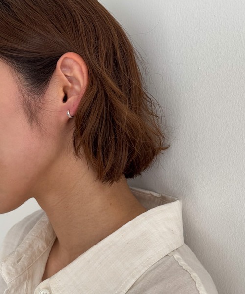 CANAL JEAN（キャナルジーン）の「Pt　プチフープピアス（ピアス（両耳用）・レディース・シルバー・ONE SIZE）」の3枚目の写真