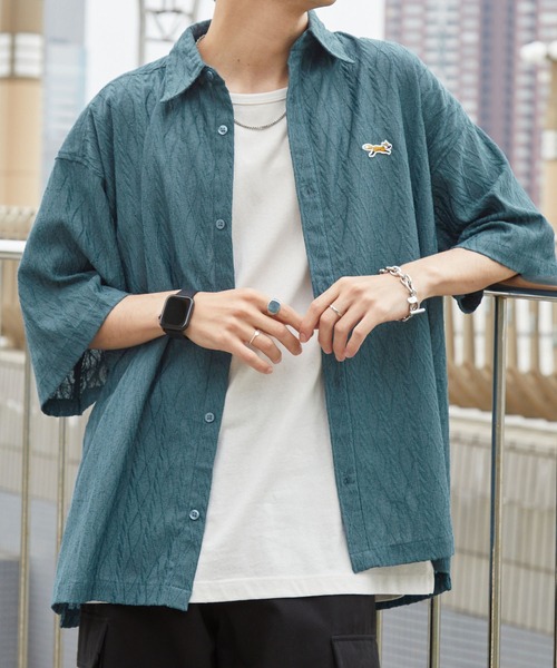 PENNEYS(ぺニーズ)の「PENNEYS/ペニーズ 別注 THE FOX ロゴ ワンポイントワッペン刺繍 レースシアールーズ半袖シャツ(シャツ/ブラウス・メンズ・ブルー系/グレイッシュベージュ/ブラック/ライトグリーン/レッド/チャコールグレー・S/M/L)」の5枚目の写真