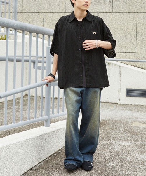 PENNEYS(ぺニーズ)の「PENNEYS/ペニーズ 別注 THE FOX ロゴ ワンポイントワッペン刺繍 レースシアールーズ半袖シャツ(シャツ/ブラウス・メンズ・ブルー系/グレイッシュベージュ/ブラック/ライトグリーン/レッド/チャコールグレー・S/M/L)」の9枚目の写真