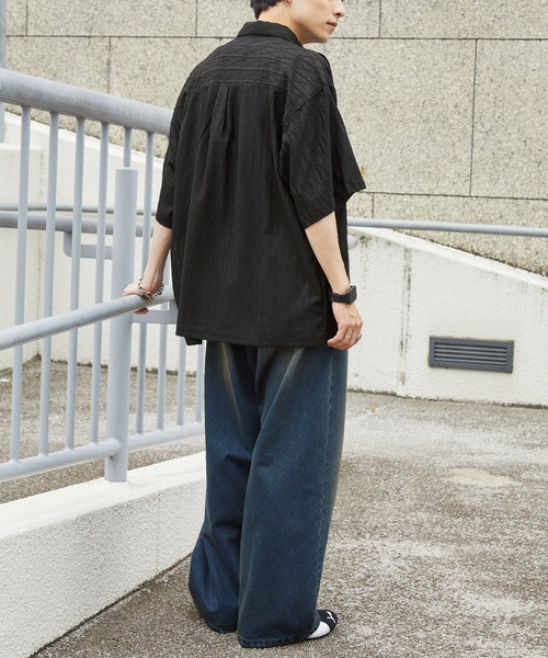 PENNEYS(ぺニーズ)の「PENNEYS/ペニーズ 別注 THE FOX ロゴ ワンポイントワッペン刺繍 レースシアールーズ半袖シャツ(シャツ/ブラウス・メンズ・ブルー系/グレイッシュベージュ/ブラック/ライトグリーン/レッド/チャコールグレー・S/M/L)」の16枚目の写真