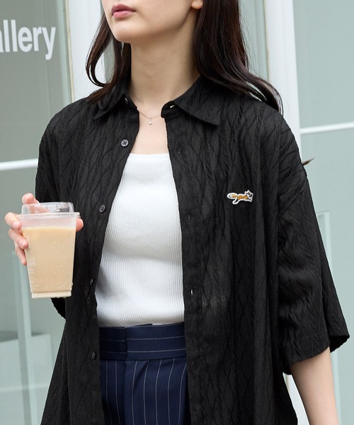 PENNEYS(ぺニーズ)の「PENNEYS/ペニーズ 別注 THE FOX ロゴ ワンポイントワッペン刺繍 レースシアールーズ半袖シャツ(シャツ/ブラウス・メンズ・ブルー系/グレイッシュベージュ/ブラック/ライトグリーン/レッド/チャコールグレー・S/M/L)」の17枚目の写真