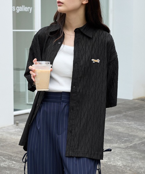 PENNEYS(ぺニーズ)の「PENNEYS/ペニーズ 別注 THE FOX ロゴ ワンポイントワッペン刺繍 レースシアールーズ半袖シャツ(シャツ/ブラウス・メンズ・ブルー系/グレイッシュベージュ/ブラック/ライトグリーン/レッド/チャコールグレー・S/M/L)」の21枚目の写真