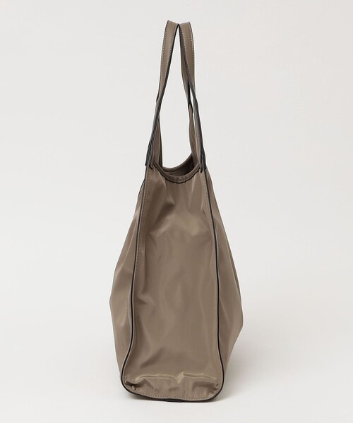 quaranciel(カランシエル)の「quaranciel: 金具デザイン Vカット トート バッグ(トートバッグ・レディース・ブラック/オフホワイト/ベージュ・ONE SIZE)」の20枚目の写真