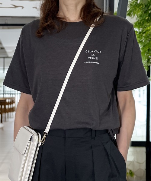 Candlestick(キャンドルスティック)の「限定 プチプラ ワンポイント レギュラー シルエット 半袖 T(Tシャツ/カットソー・レディース・アイボリー/ホワイト系1/オリーブ/ブラック系2/ベージュ系1/ダルブルー系1/スミクロ/ネイビー/ブラック系1/ブラック系3/ベージュ系2/ダルブルー系2・M/L/LL)」の4枚目の写真