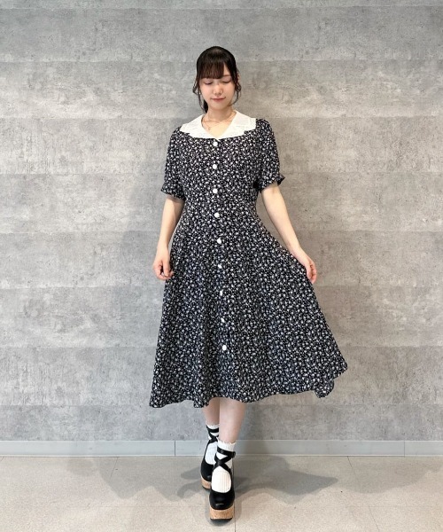 セール】ハンカチ開衿小花柄ワンピース 【1枚で快適】/ fint