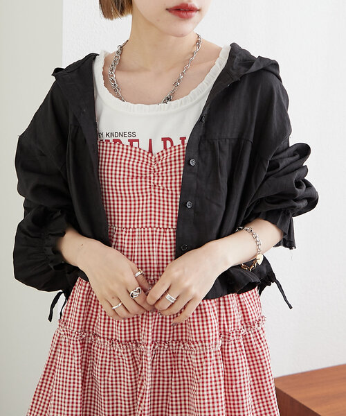 w closet(ダブルクローゼット)の「【3色展開】フーディーショートシャツ(シャツ/ブラウス・レディース・ブラック/オフホワイト/ブルー・FREE)」の3枚目の写真