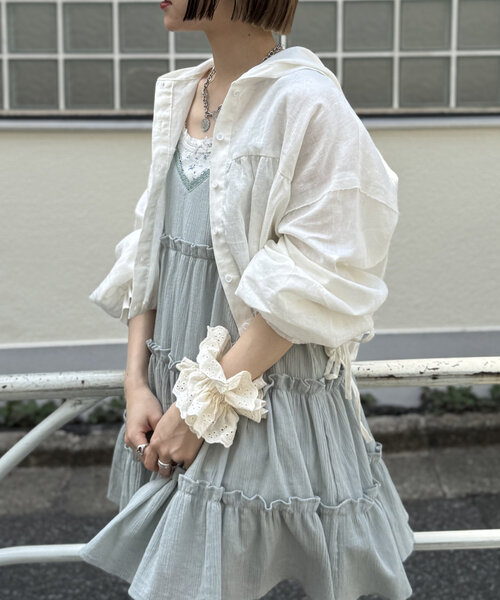 w closet(ダブルクローゼット)の「【3色展開】フーディーショートシャツ(シャツ/ブラウス・レディース・ブラック/オフホワイト/ブルー・FREE)」の4枚目の写真