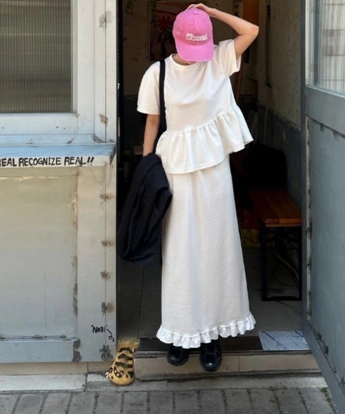 AMELY(エミリー)の「ペプラムトップス×スカートセットアップ(セットアップ・レディース・ブラック/グレー/ホワイト・フリー)」の6枚目の写真