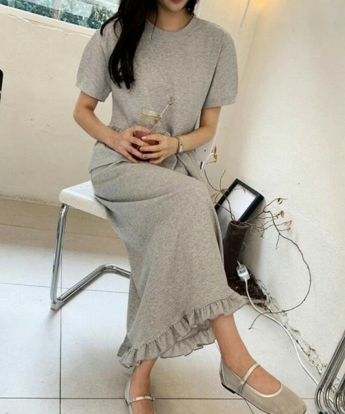 AMELY(エミリー)の「ペプラムトップス×スカートセットアップ(セットアップ・レディース・ブラック/グレー/ホワイト・フリー)」の12枚目の写真