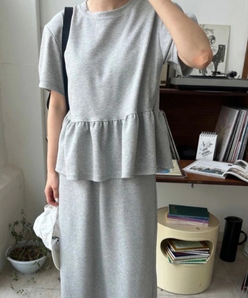 AMELY(エミリー)の「ペプラムトップス×スカートセットアップ(セットアップ・レディース・ブラック/グレー/ホワイト・フリー)」の13枚目の写真