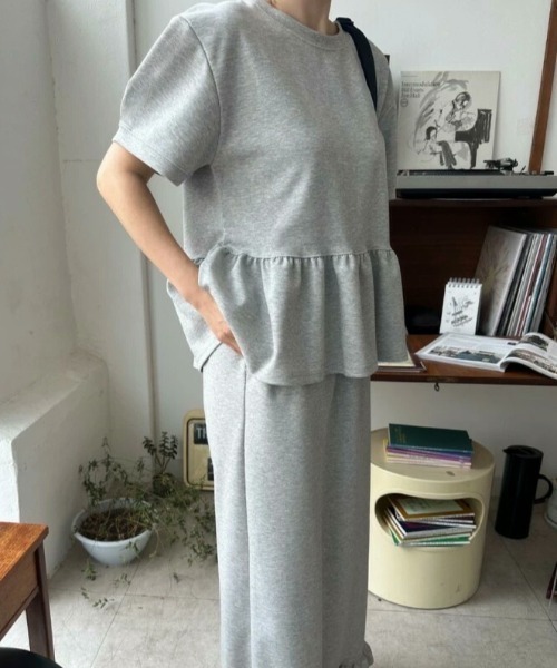 AMELY(エミリー)の「ペプラムトップス×スカートセットアップ(セットアップ・レディース・ブラック/グレー/ホワイト・フリー)」の14枚目の写真