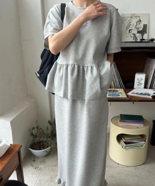 AMELY(エミリー)の「ペプラムトップス×スカートセットアップ(セットアップ・レディース・ブラック/グレー/ホワイト・フリー)」の17枚目の写真