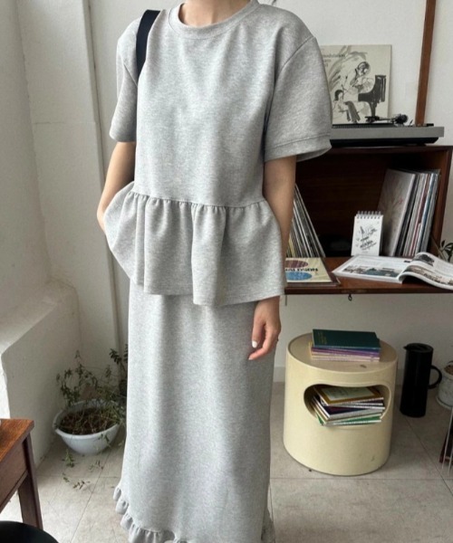 AMELY(エミリー)の「ペプラムトップス×スカートセットアップ(セットアップ・レディース・ブラック/グレー/ホワイト・フリー)」の18枚目の写真
