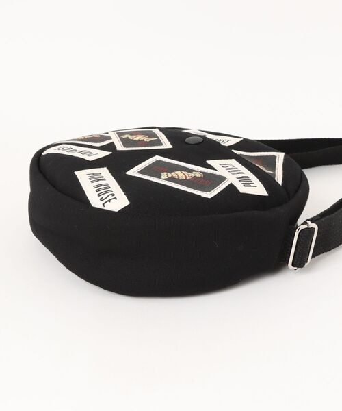 PINK HOUSE（ピンクハウス）の「ネームワッペンいっぱい丸形ショルダーバッグ（ショルダーバッグ・レディース・ブラック/レッド/ピンク/トップグレー・フリー）」の6枚目の写真