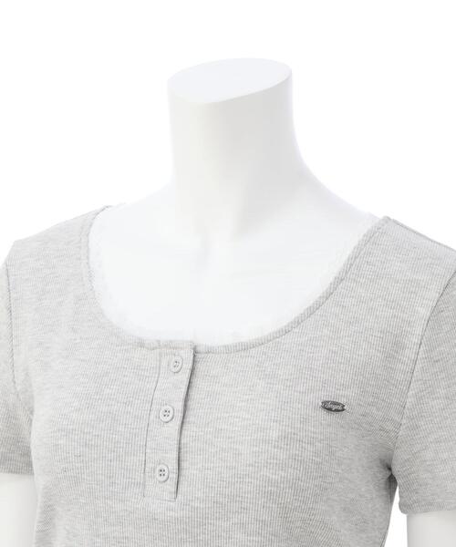 INGNI（イング）の「ヘンリーレース付プレートロゴリブトップス（Tシャツ/カットソー・レディース・オフホワイト/グレー/ブラック・M）」の7枚目の写真