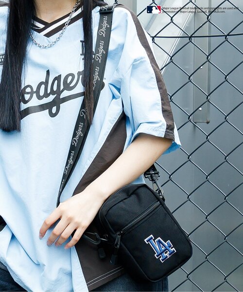 algy（アルジー）の「MLBスクエアミニショルダーBAG（ショルダーバッグ・キッズ・ブラック/ブラウン/ベージュ・FREE）」の2枚目の写真