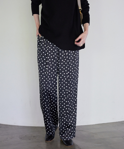 SLOBE IENA(スローブイエナ)の「《WEB限定/追加》プリントサテンイージーパンツ(その他パンツ・レディース・ブラック/キャメル・FREE)」の19枚目の写真