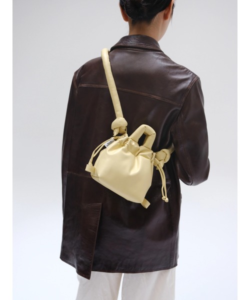 OLEND(オレンド)の「OLEND VEGAN LEATHER MICRO ONA(ハンドバッグ・レディース・ブラック/イエロー系その他/ローズ・FREE)」の3枚目の写真