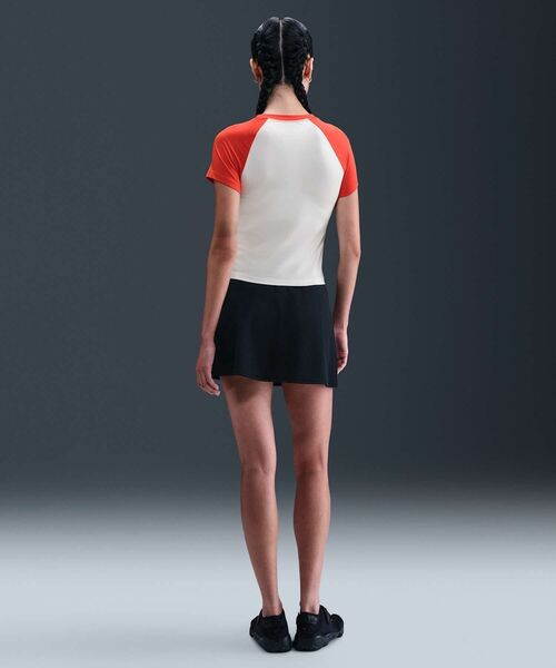 NIKE(ナイキ)の「ナイキ スポーツウェア チル ニット ウィメンズ スリム グラフィック Tシャツ / Nike Sportswear Chill Knit Women's Slim Graphic T-Shirt HV4993-133 Sail(Tシャツ/カットソー・レディース・クリーム・XL/L/XS/S/M)」の7枚目の写真