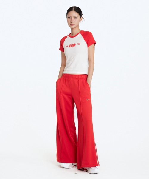 NIKE(ナイキ)の「ナイキ スポーツウェア チル ニット ウィメンズ スリム グラフィック Tシャツ / Nike Sportswear Chill Knit Women's Slim Graphic T-Shirt HV4993-133 Sail(Tシャツ/カットソー・レディース・クリーム・XL/L/XS/S/M)」の2枚目の写真