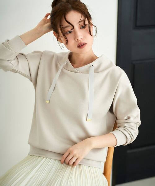 le.coeur blanc（ルクールブラン）の「《WEB限定アイテム》パーカーライクデザイントップス（パーカー・レディース・ネイビー/グレイッシュベージュ/アイボリー/ブラック/ブラウン・38）」の6枚目の写真