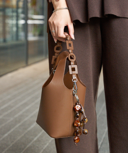 JOURNAL STANDARD(ジャーナルスタンダード)の「別注【VARNY】 JUBILEE BAG WITH CHARM(チャーム付)(ショルダーバッグ・レディース・ブラック/ブラウン・FREE)」の16枚目の写真