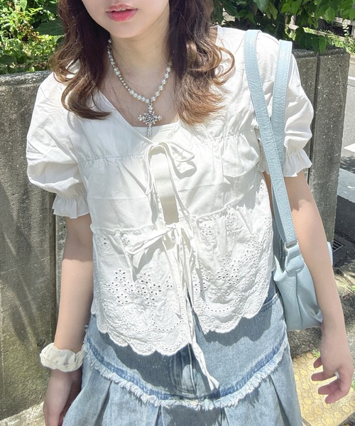 AS KNOW AS plus（アズノゥアズプラス）の「●リボン結び コットンレース半袖ブラウス（シャツ/ブラウス・レディース・ブラウン/ブラック/オフホワイト・FREE）」の4枚目の写真