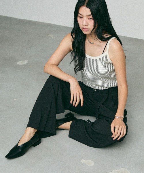 NUJOH(ヌゾ)の「Coco sleeveless shirt / ココ ノースリーブ シャーツ(キャミソール・レディース・ブラック/アイボリー・FREE)」の4枚目の写真