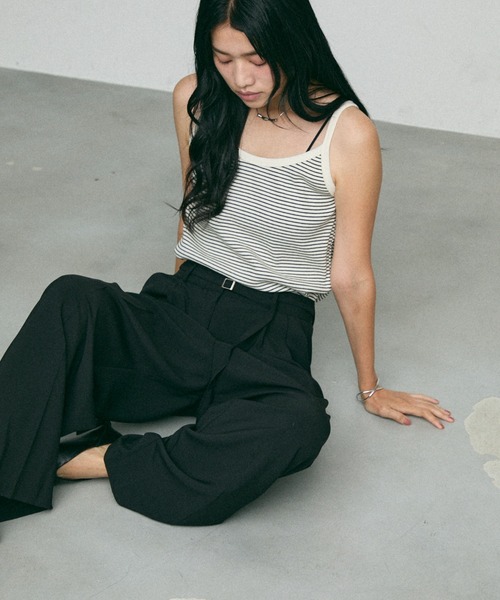 NUJOH(ヌゾ)の「Coco sleeveless shirt / ココ ノースリーブ シャーツ(キャミソール・レディース・ブラック/アイボリー・FREE)」の5枚目の写真