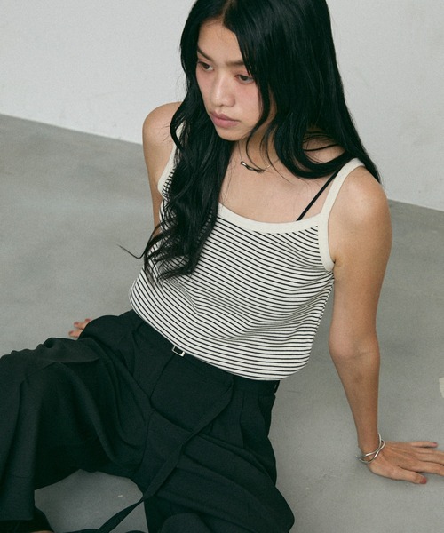 NUJOH(ヌゾ)の「Coco sleeveless shirt / ココ ノースリーブ シャーツ(キャミソール・レディース・ブラック/アイボリー・FREE)」の6枚目の写真