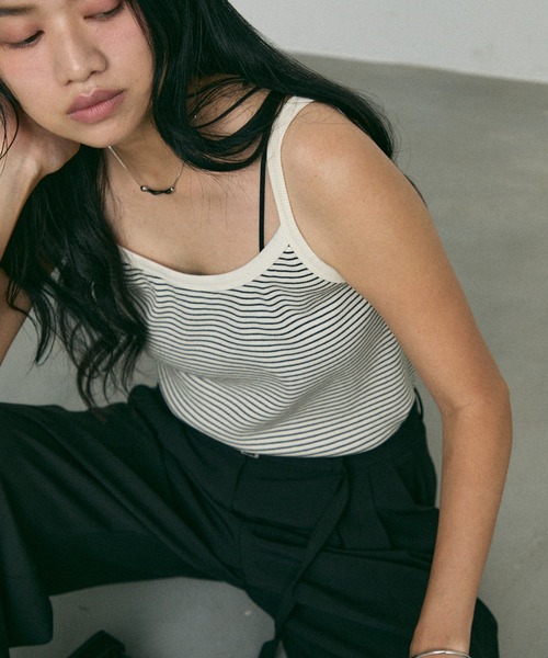 NUJOH(ヌゾ)の「Coco sleeveless shirt / ココ ノースリーブ シャーツ(キャミソール・レディース・ブラック/アイボリー・FREE)」の9枚目の写真