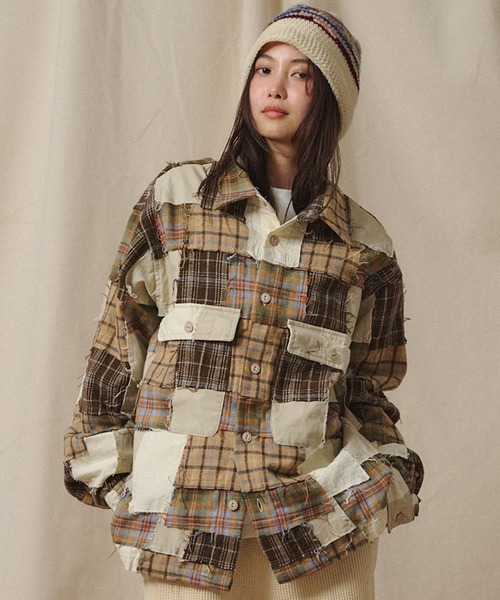 Universal Style Wear(ユニバーサルスタイルウェア)の「Universal Style Wear パッチワーク シャツ(シャツ/ブラウス・メンズ・スミクロ/グレー/オフホワイト/カーキ・LARGE/MEDIUM/X-LARGE)」の2枚目の写真