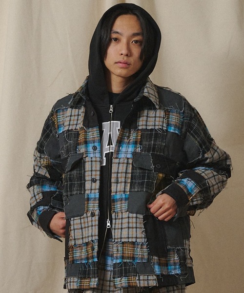 Universal Style Wear(ユニバーサルスタイルウェア)の「Universal Style Wear パッチワーク シャツ(シャツ/ブラウス・メンズ・スミクロ/グレー/オフホワイト/カーキ・LARGE/MEDIUM/X-LARGE)」の3枚目の写真