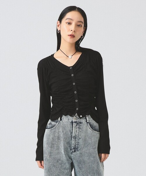 Ray BEAMS(レイビームス)の「リブ シャーリング カーディガン(カーディガン/ボレロ・レディース・ブラック/ライトグレー・ONE SIZE)」の2枚目の写真