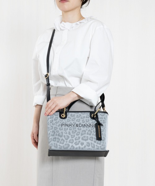 PINKY&DIANNE(ピンキーアンドダイアン)の「PINKY&DIANNE(ピンキー&ダイアン) ソフトレオパード 2WAYハンド(ハンドバッグ・レディース・ブラック/ブラウン/グレー・FREE)」の2枚目の写真