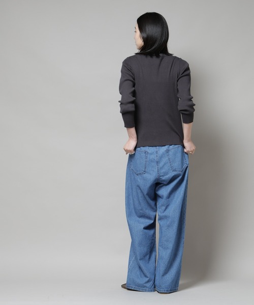 NANO universe（ナノユニバース）の「アシメネックデサインリブニットトップス（ニット/セーター・レディース・チャコール/ライトベージュ/ブルー・FREE）」の10枚目の写真